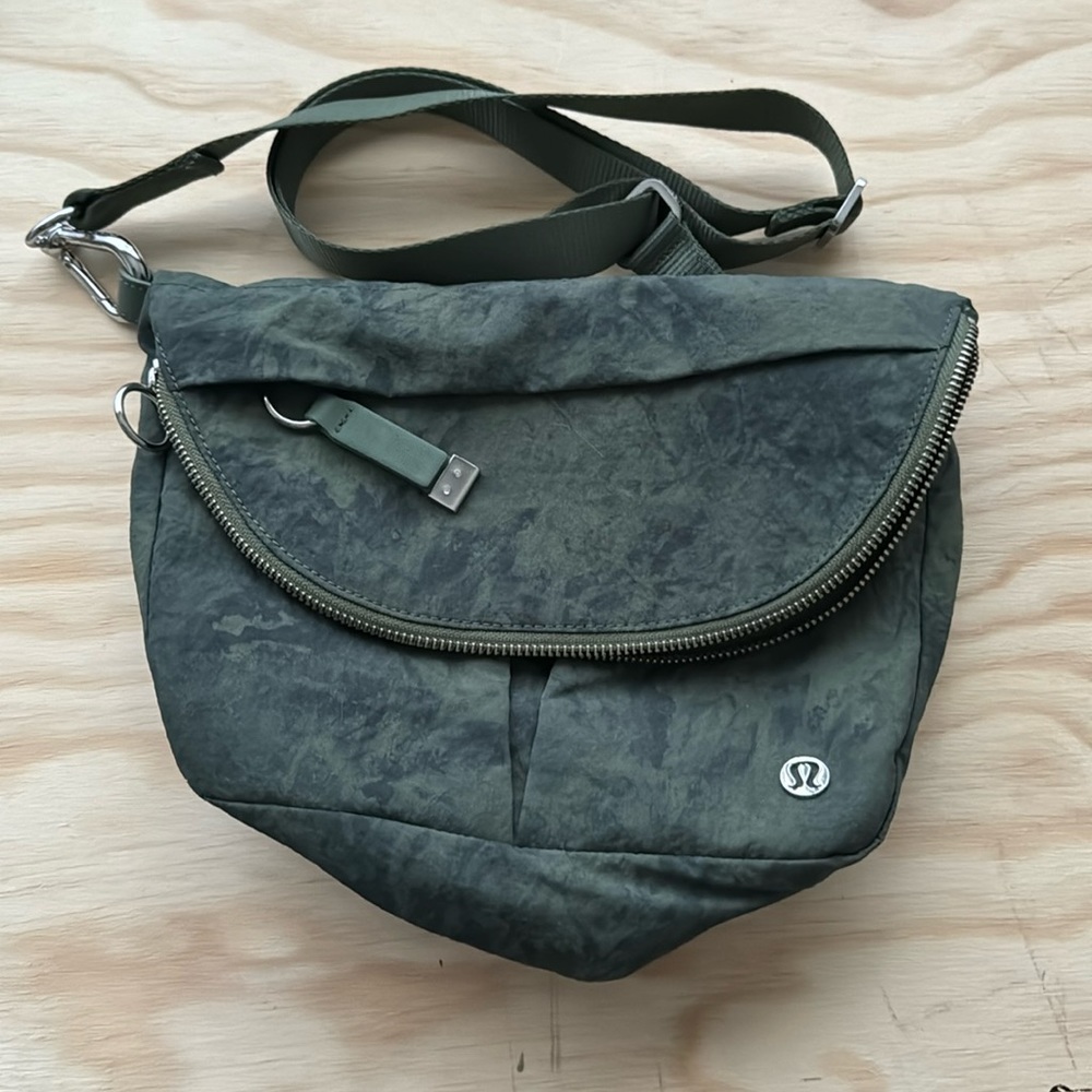 Lululemon All Night Festival Bag